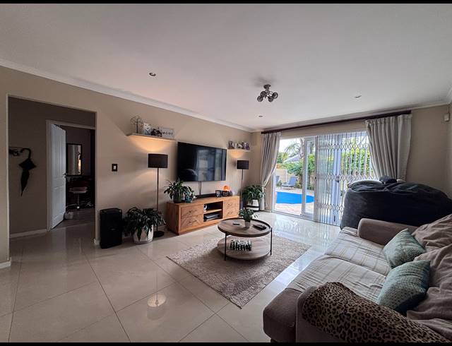 3 BEDROOM FREESTANDING TO LET IN SUNNINGDALE